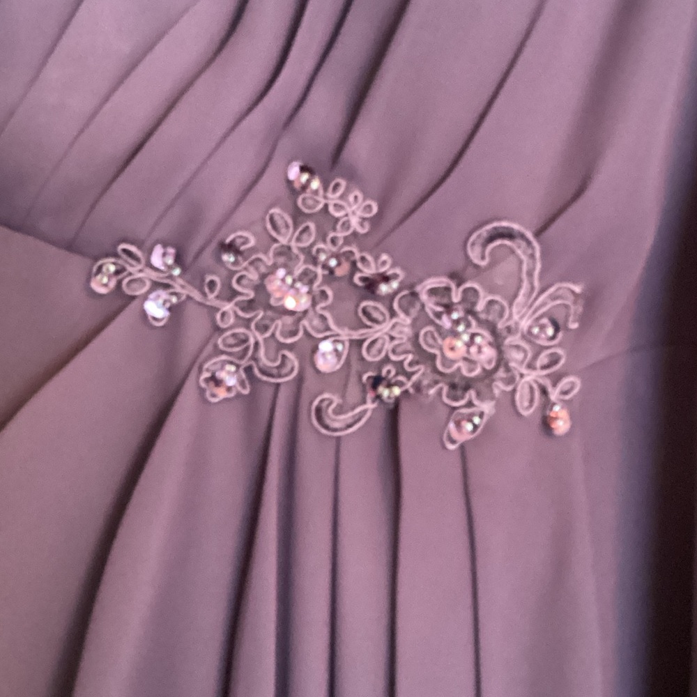 Stunning Elegant Eggplant Purple Lace-Shoulder Evening Dress - Picture 4 of 10